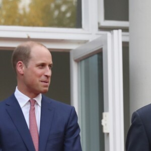 Le prince William et la duchesse Catherine de Cambridge lors de la garden party organisée par l'ambassadeur de Grande-Bretagne à Berlin, Sebastian Wood, le 19 juillet 2017 en l'honneur de l'anniversaire de la reine.