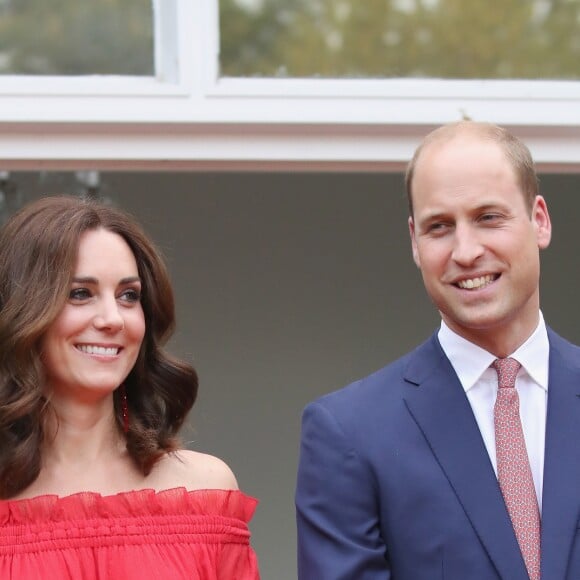 Le prince William et la duchesse Catherine de Cambridge lors de la garden party organisée par l'ambassadeur de Grande-Bretagne à Berlin, Sebastian Wood, le 19 juillet 2017 en l'honneur de l'anniversaire de la reine.