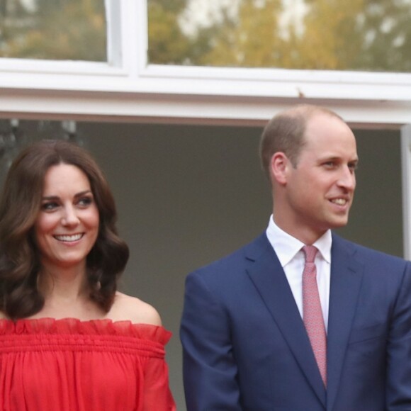 Le prince William et la duchesse Catherine de Cambridge lors de la garden party organisée par l'ambassadeur de Grande-Bretagne à Berlin, Sebastian Wood, le 19 juillet 2017 en l'honneur de l'anniversaire de la reine.