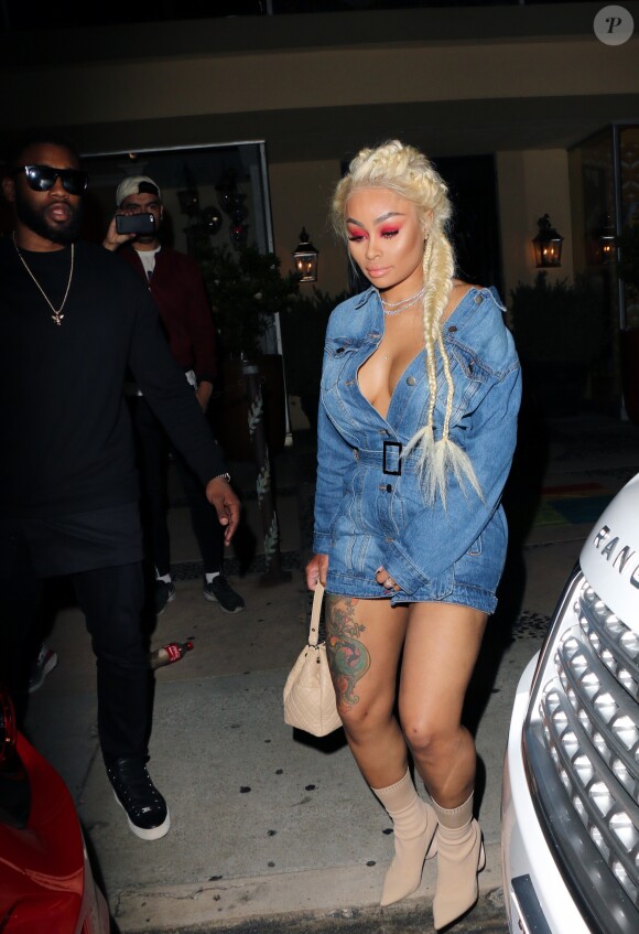 Blac Chyna est allée diner au restaurant Barton G avec un homme mystérieux à Los Angeles, le 5 juin 2017 © CPA/Bestimage