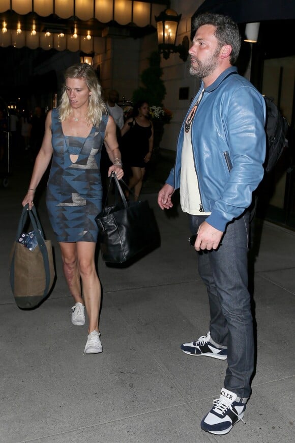 Ben Affleck et sa compagne Lindsay Shookus quittent leur hôtel à New York le 19 juillet 2017