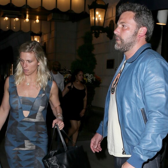 Ben Affleck et sa compagne Lindsay Shookus quittent leur hôtel à New York le 19 juillet 2017