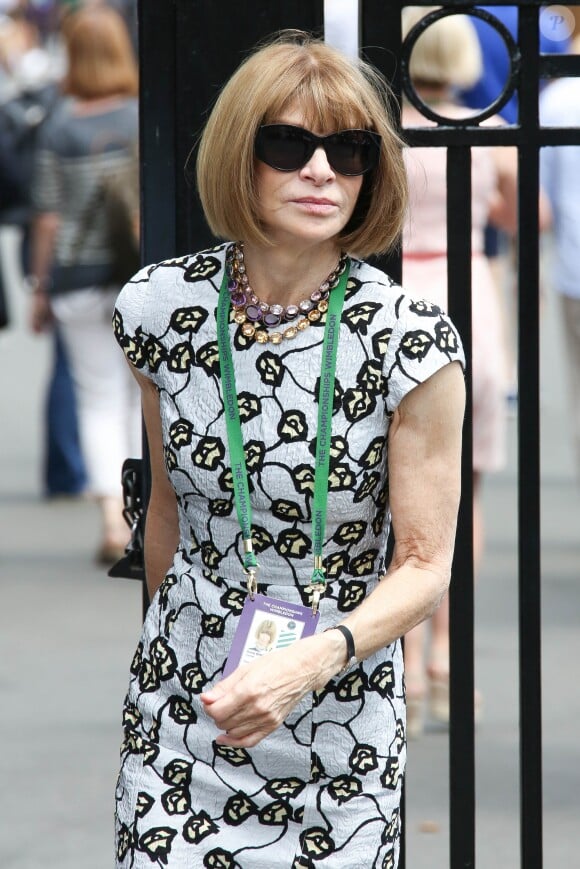 Anna Wintour arrivant au tournoi de tennis de Wimbledon à Londres, le 10 juillet 2017.