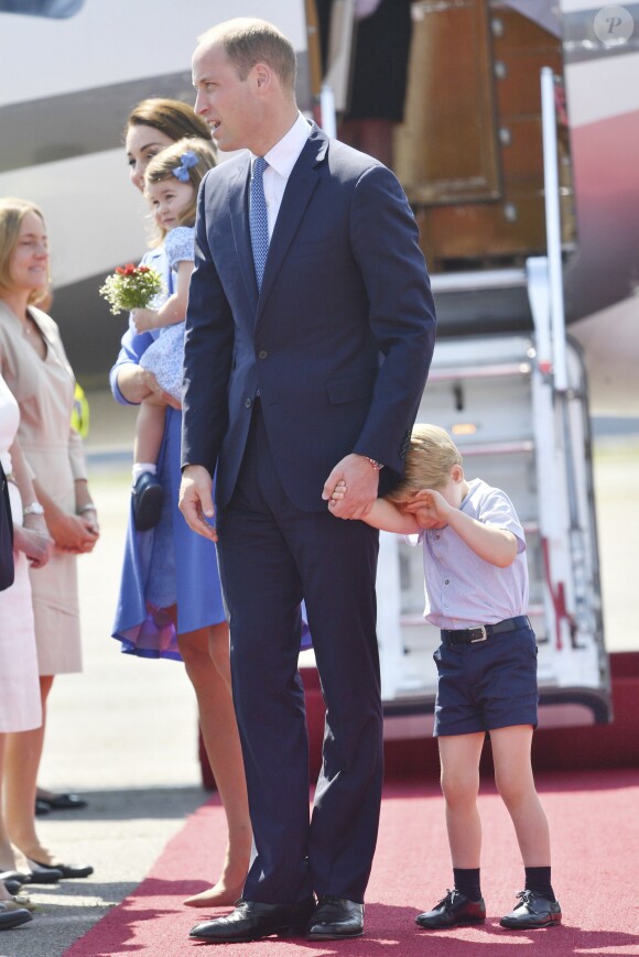 Le prince William, duc de Cambridge, Catherine Kate Middleton, duchesse de Cambridge et leurs enfants le prince George de Cambridge et la princesse Charlotte de Cambridge - Le couple princier d'Angleterre et leurs enfants à leur arrivée à l'aéroport de Berlin-Tegel à Berlin, le 19 juillet 2017, lors de leur visite officielle de 3 jours en Allemagne.