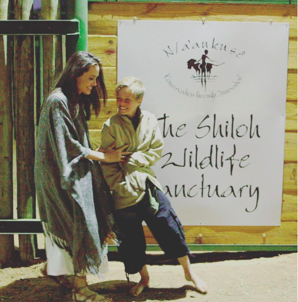 Angelina Jolie et sa fille Shiloh au Shiloh Wildlife Sanctuary - Photo publiée sur Instagram, le 18 juillet 2017.