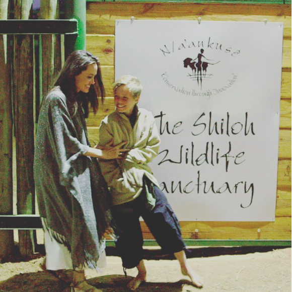 Angelina Jolie et sa fille Shiloh au Shiloh Wildlife Sanctuary - Photo publiée sur Instagram, le 18 juillet 2017.