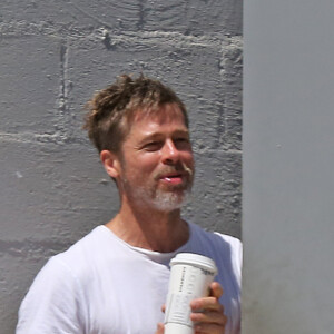 Exclusif - Brad Pitt passe le jour de la fête nationale américaine dans son atelier à Los Angeles le 4 juillet 2017.