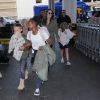 Exclusif - Angelina Jolie arrive à l' aéroport de Los Angeles avec ses enfants Le 17 Juin 2017