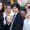 Exclusif - Pax, Knox, Vivienne, Maddox, Zahara et Shiloh Jolie-Pitt - Angelina Jolie, radieuse et souriante, rend visite au roi du Cambodge Norodom Sihamoni pour la projection de son film accompagnée de ses six enfants à Siem Reap le 18 février 2017.
