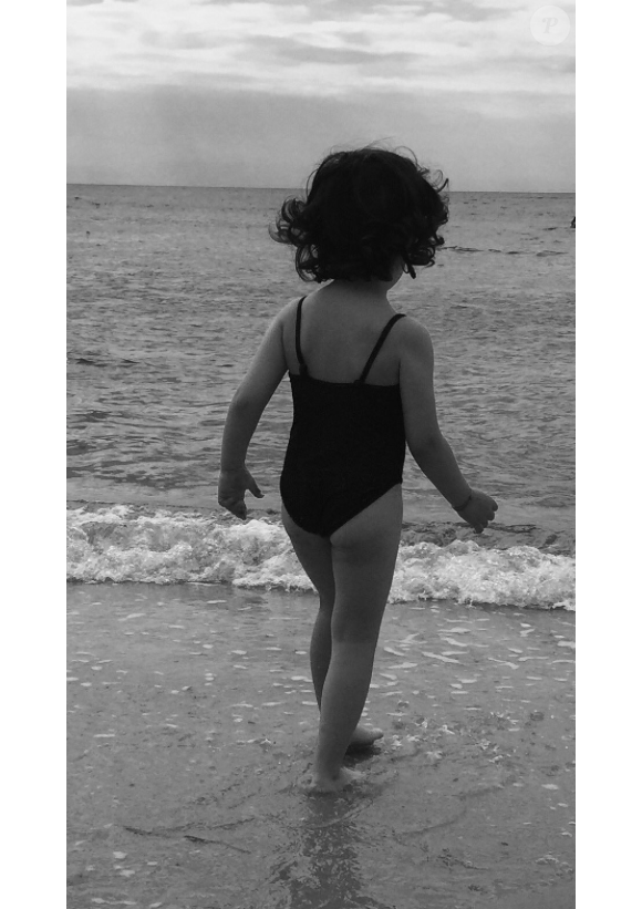 Faustine Bollaert dévoile sa petite Abbie (4 ans) le 18 juillet 2017.