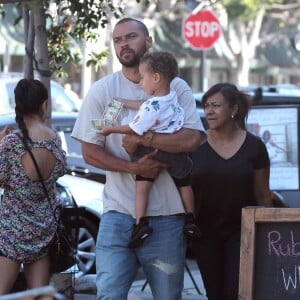 Exclusif - L'acteur Jesse Williams est allé déjeuner avec ses enfants Sadie et Maceo, dont il tente d'obtenir la garde après son divorce. Le 21 juillet 2017