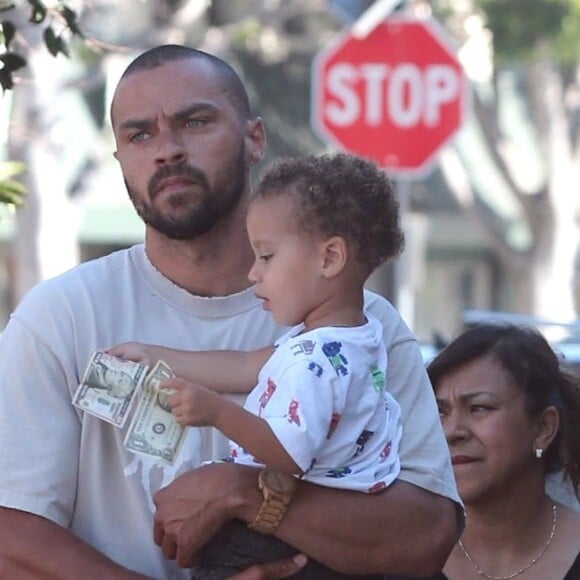 Exclusif - L'acteur Jesse Williams est allé déjeuner avec ses enfants Sadie et Maceo, dont il tente d'obtenir la garde après son divorce. Le 21 juillet 2017