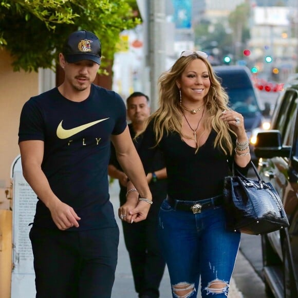 Exclusif - Maria Carey et son compagnon Bryan Tanaka quittent un restaurant à Beverly Hills le 20 juillet 2017.