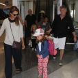  Jessica Alba enceinte arrive avec ses filles Honor et Haven à l'aéroport de LAX à Los Angeles, le 24 juillet 2017  