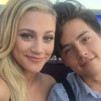 Cole Sprouse (Zack et Cody) et Lili Reinhart : Les stars de Riverdale en couple