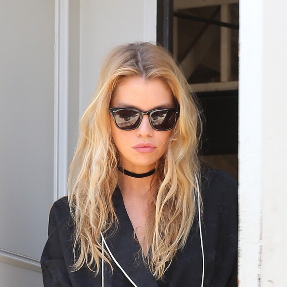 Kristen Stewart et sa compagne Stella Maxwell sont allées déjeuner chez Gracias Madre à Los Angeles, Californie, Etats-Unis, le 28 juin 2017.