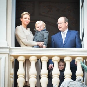 Le prince Albert II de Monaco et la princesse Charlene au balcon du palais princier avec le prince Jacques et la princesse Gabriella lors de la procession de la Sainte Dévote à Monaco le 27 janvier 2017. © Michael Alesi / Bestimage