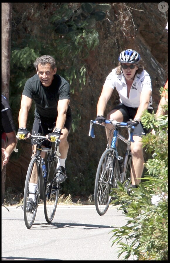 Nicolas Sarkozy et son fils Jean font du vélo autour du Cap Nègre en août 2010. Dominique Jacovides - Bestimage