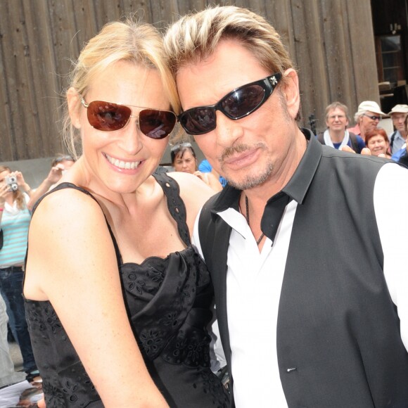 Estelle Lefébure et Johnny Hallyday au baptême de Joy en Suisse en 2009