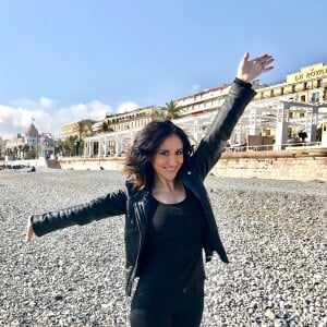 Exclusif - Fabienne Carat souriante sur la promenade des Anglais à Nice le 16 février 2017.