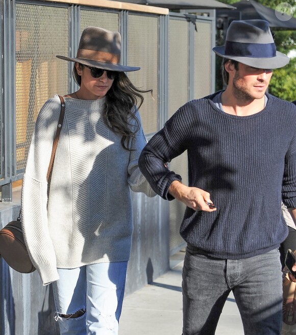 Nikki Reed et son mari Ian Somerhalder se promènent dans les rues de West Hollywood, le 19 décembre 2016.