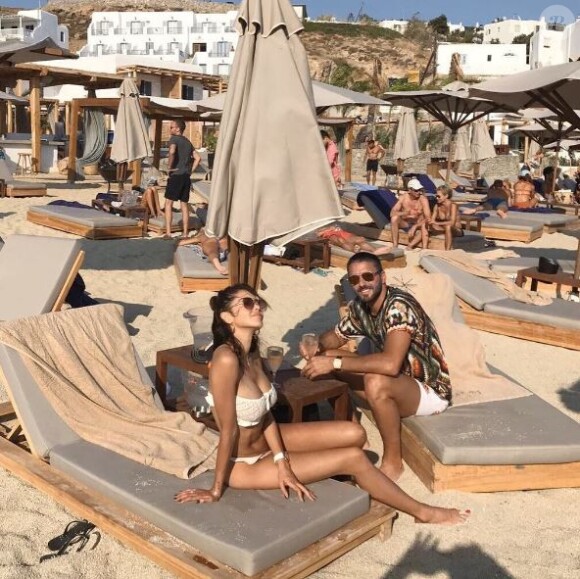 Nabilla en vacances avec son chéri Thomas Vergara à Mykonos, en Grèce.