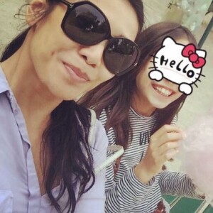 Anggun et sa fille Kirana complices et jamais très loin de Christian Kretschmar.