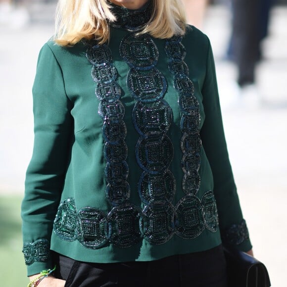 Emmanuelle Béart - People arrivant au défilé de mode "Elie Saab", collection prêt-à-porter Printemps-Eté 2017 à Paris, le 1er octobre 2016.