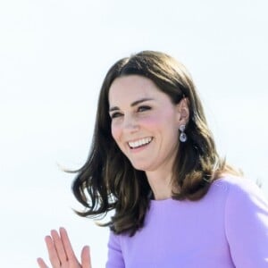 Le prince William, duc de Cambridge, Catherine Kate Middleton, duchesse de Cambridge et leurs enfants le prince George de Cambridge et la princesse Charlotte de Cambridge lors de leur départ à l'aéroport de Hambourg, le 21 juillet 2017, après leur visite officielle en Allemagne.