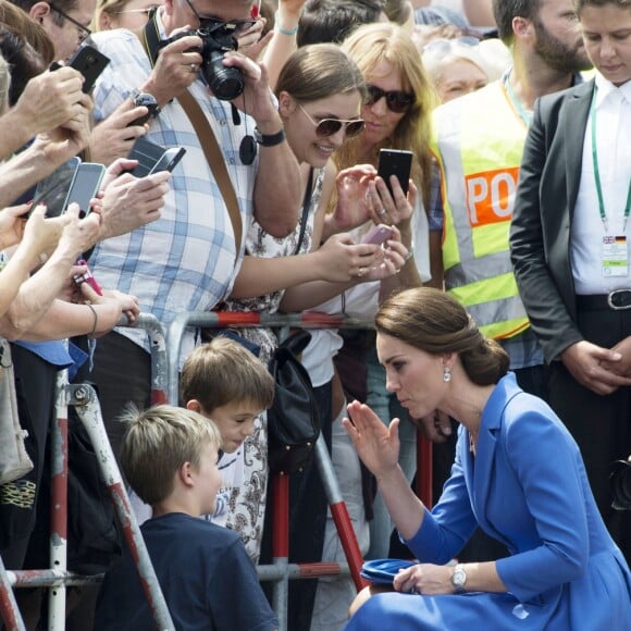 Le prince William, duc de Cambridge et Catherine (Kate) Middleton, duchesse de Cambridge, visitent la Porte de Brandebourg en compagnie de Michael Müller (Bourgmestre-gouverneur de Berlin) et sa fille Nina. Berlin, le 19 juillet 2017. © Future-Image via Zuma Press/Bestimage