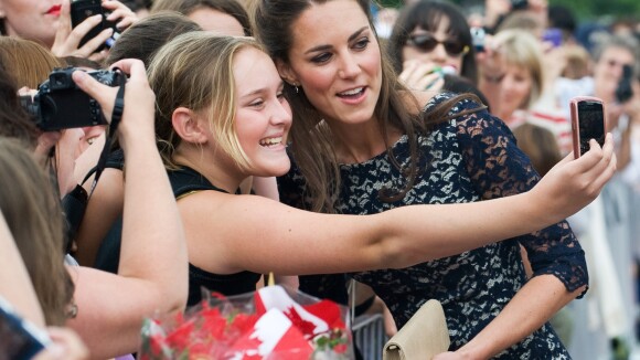 Kate Middleton : Pourquoi n'a-t-elle pas le droit de signer des autographes ?