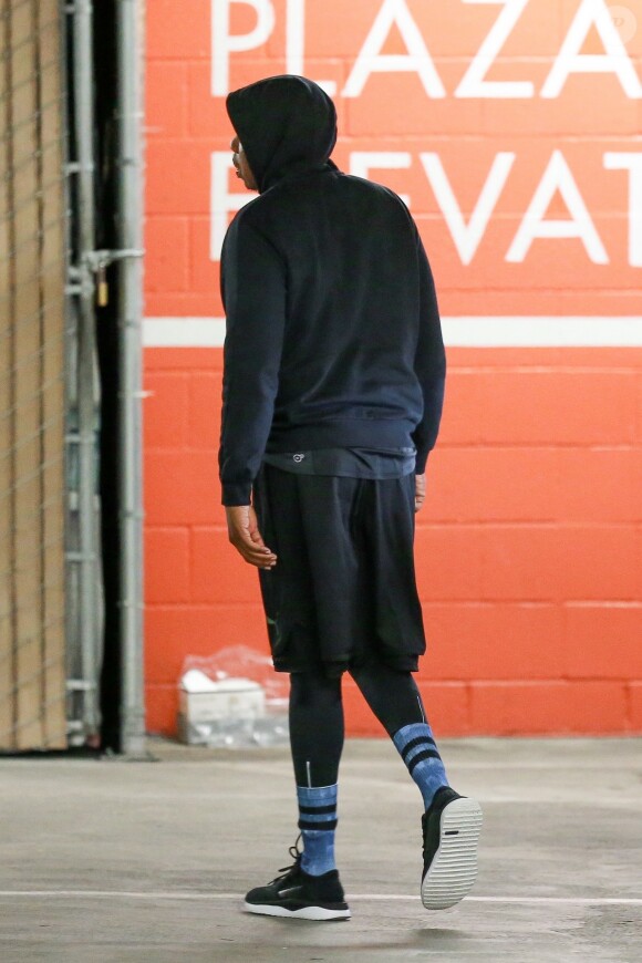 Exclusif - Jay Z se rend à son cours de gym avec son garde du corps à Santa Monica, le 11 août 2017.