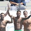Le nouvel attaquant du Paris Saint-Germain (PSG) Neymar Jr et sa tribu, Alvaro Costa, Jô Amancio, Gustavo Almeida, Guilherme Pitta et Gil Cebola sur un yacht, profitent de quelques jours de vacances à Saint-Tropez, le 7 août 2017.