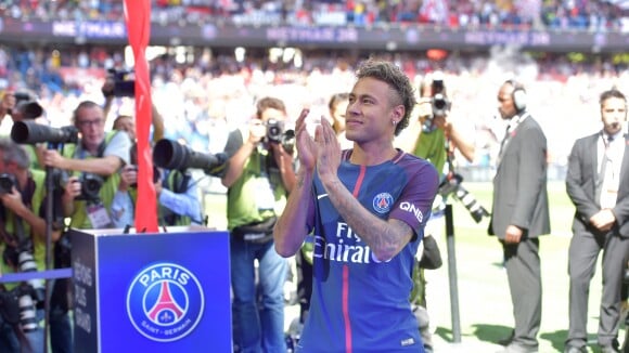 Neymar : La nouvelle star du PSG engage un garde du corps un peu spécial
