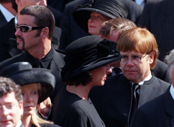 George Michael et Elton John aux obsèques de la princesse Diana le 5 septembre 1997 à Londres.
