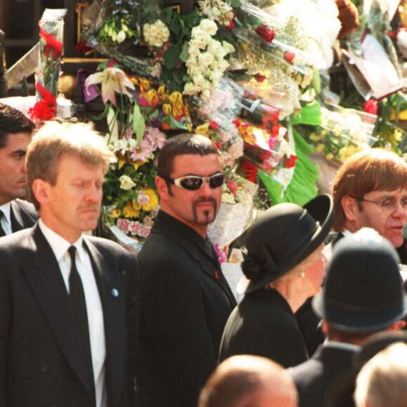 George Michael et Sir Elton John aux obsèques de la princesse Diana le 5 septembre 1997 à Londres.