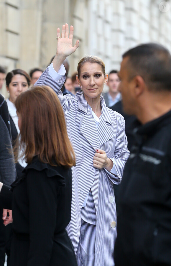 Céline Dion à la sortie de l'hôtel Royal Monceau, à Paris, France, le 10 août 2017.