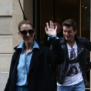 Exclusif - Céline Dion et son danseur Pepe Munoz sont allés déjeuner au restaurant italien Paparazzi au square de l'Opéra-Louis Jouvet et sont ensuite allés faire du shopping chez Dior avenue Montaigne et chez Balmain rue François 1er avant de revenir à l'hôtel Royal Monceau à Paris, France, le 8 août 2017.