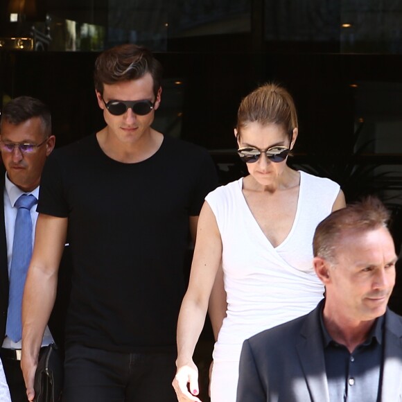 Exclusif - Céline Dion et son danseur Pepe Munoz sont allés déjeuner à l'hôtel Raphael, ils ont été invités par le nouveau directeur (ancien directeur de l'hôtel Royal Monceau). Ensuite Céline et Pepe sont allés faire du shopping chez Chanel et Tom Ford avant de revenir à l'hôtel Royal Monceau à Paris, France, le 7 août 2017.