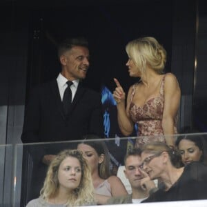 Pamela Anderson, compagne d'Adil Rami, au Stade Vélodrome à Marseille le 24 août 2017 lors du match de barrage retour d'Europa League entre l'OM et Domzale, première rencontre à laquelle elle venait assister. © Eric Etten/Bestimage