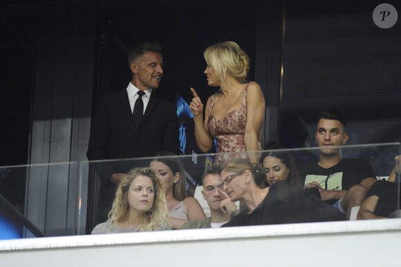 Pamela Anderson, compagne d'Adil Rami, au Stade Vélodrome à Marseille le 24 août 2017 lors du match de barrage retour d'Europa League entre l'OM et Domzale, première rencontre à laquelle elle venait assister. © Eric Etten/Bestimage