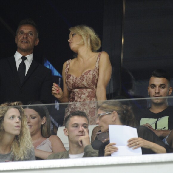 Pamela Anderson, compagne d'Adil Rami, au Stade Vélodrome à Marseille le 24 août 2017 lors du match de barrage retour d'Europa League entre l'OM et Domzale, première rencontre à laquelle elle venait assister. © Eric Etten/Bestimage
