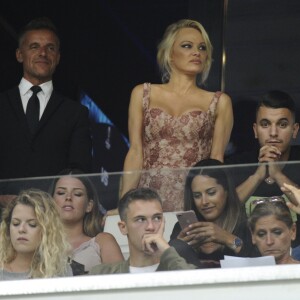 Pamela Anderson, compagne d'Adil Rami, au Stade Vélodrome à Marseille le 24 août 2017 lors du match de barrage retour d'Europa League entre l'OM et Domzale, première rencontre à laquelle elle venait assister. © Eric Etten/Bestimage