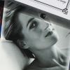Le public a massivement témoigné son attachement à la mémoire de la princesse Diana devant les grilles du palais de Kensington au 20e anniversaire de sa mort, le 31 août 2017.