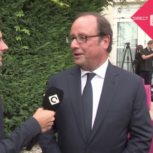 François Hollande adresse un tendre message à Julie Gayet dans "C à vous" sur France 5, le 28 août 2017 sur France 5.