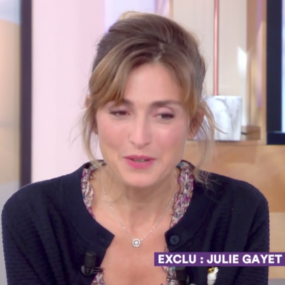 Julie Gayet dans l'émission "C à vous" sur France 5, le 28 août 2017.