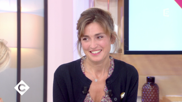 Julie Gayet dans l'émission "C à vous" sur France 5, le 28 août 2017.