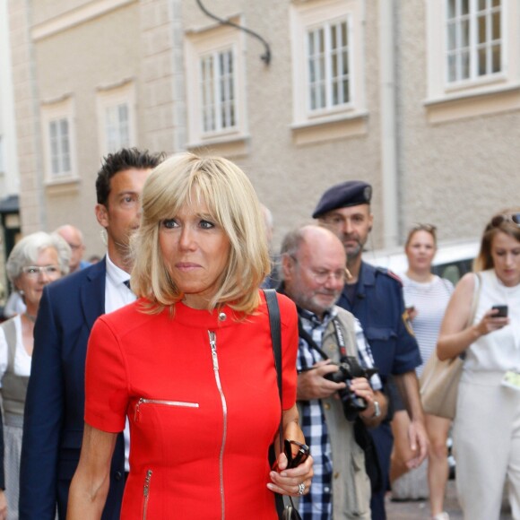 La Première dame Brigitte Macron visite la ville de Salzbourg, Autriche, le 23 août 2017.