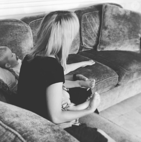 Luisana Lopilato, la femme de Michael Bublé, avec ses fils Noah et Elias. Juillet 2017