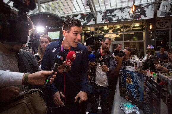 Le champion du monde du 800m, Pierre-Ambroise Bosse, arrive Gare du Nord à Paris, le 12 août 2017.